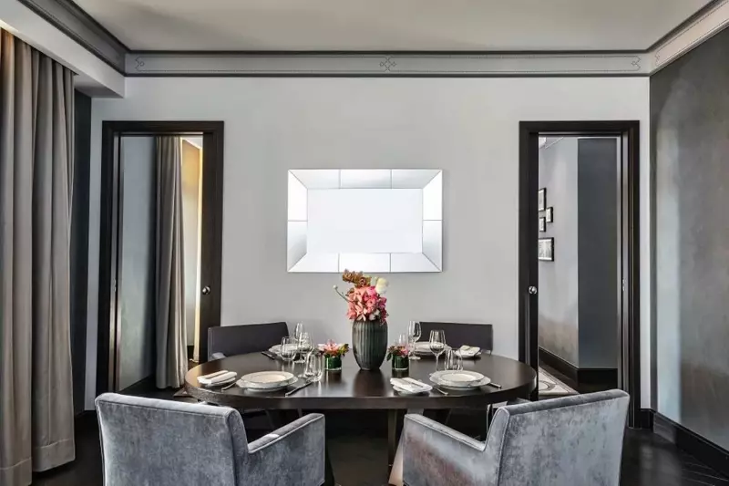 Lake View Suite