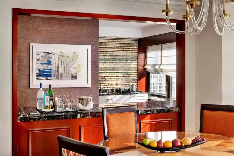Corner Suite