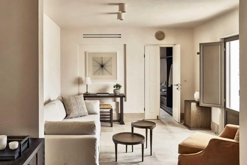 Uranus Jacuzzi Suite