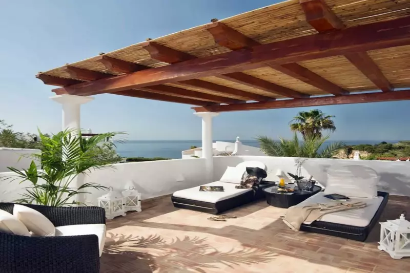 Oasis Premium Rooftop Suite
