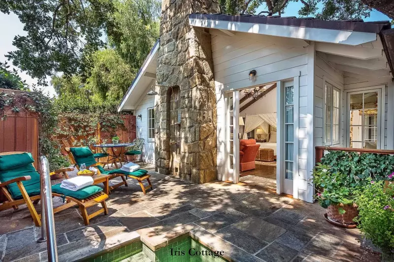 Iris Cottage 