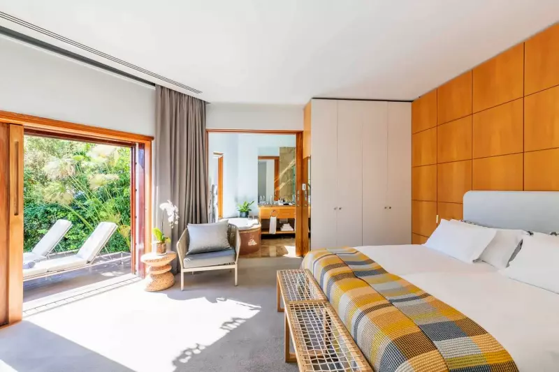 Deluxe Spa Room
