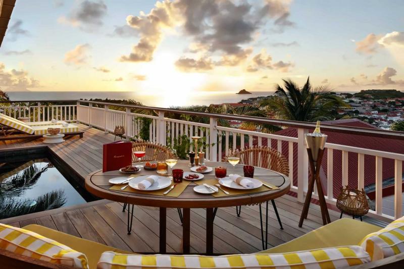 Deluxe Sea View Bungalow Suite