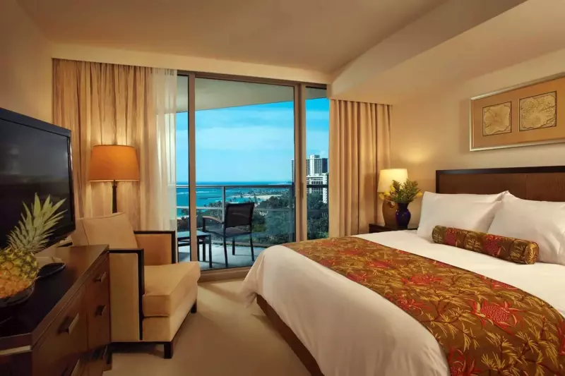 Premium Plus Den Ocean View Suite