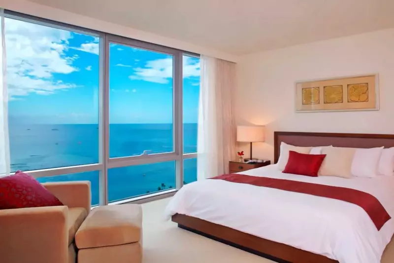 3 Bedroom Ocean Front Corner Suite