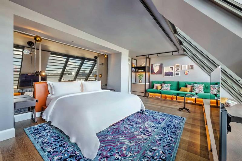 Top Floor City View Loft Room