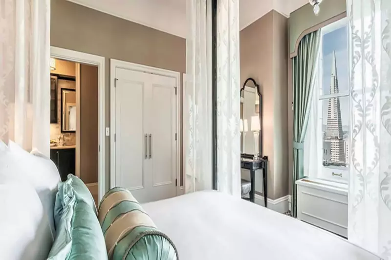 2 Bedroom Napoleon Suite