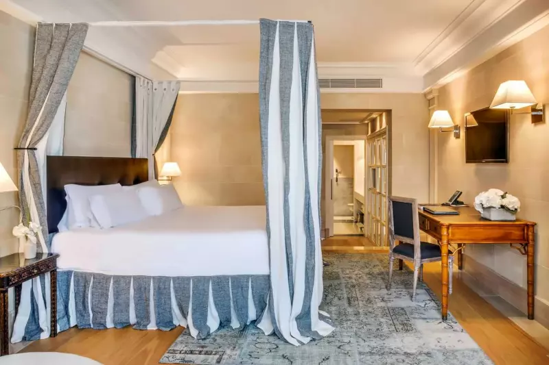 Junior City View Suite 