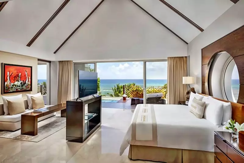 Grand Class Pool Ocean Front Suite