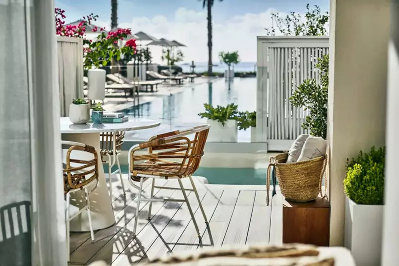 Junior Pool Suite
