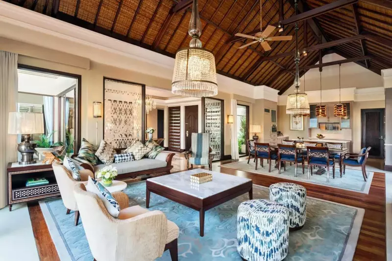 4 Bedroom Strand Private Pool Residence