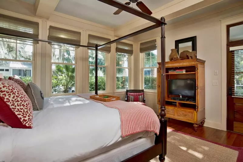 4 Bedroom Village Home