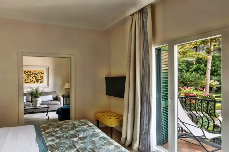 Junior Garden View Balcony Suite 