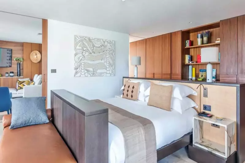Diamond Waterlily Suite 