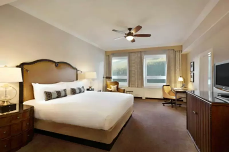 Deluxe Lakeview Room