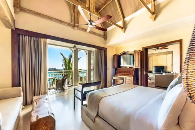 Peninsula Balcony Suite