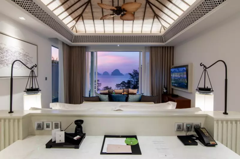 Premium Ocean Pool Suite 