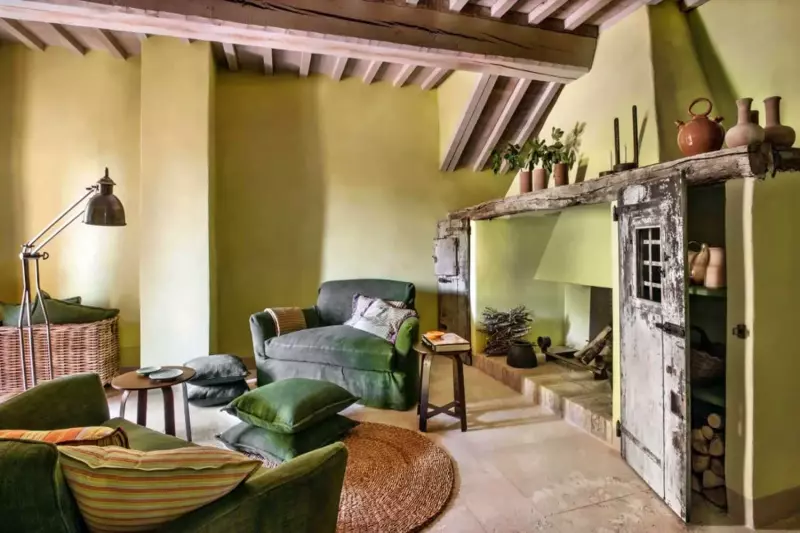 6 Bedroom Muri Antichi House