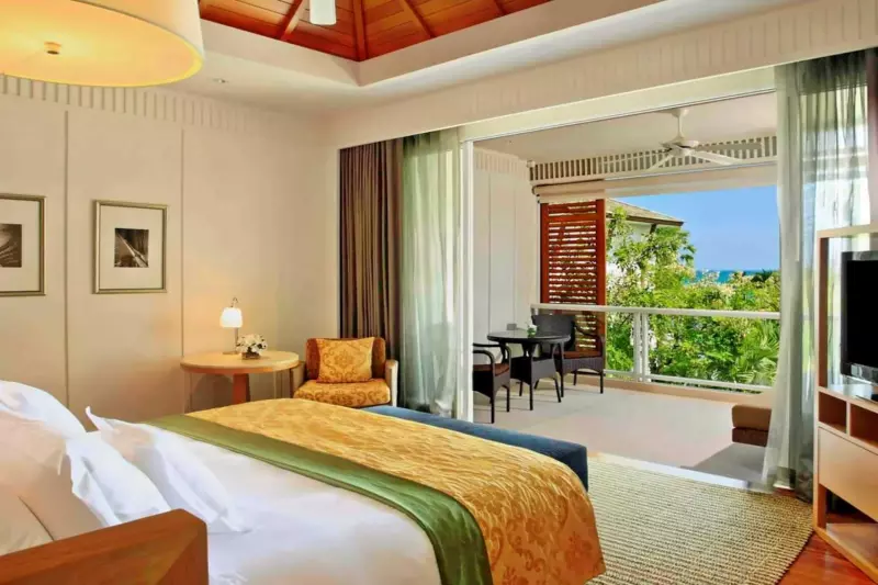 Premier Pool Club Suite