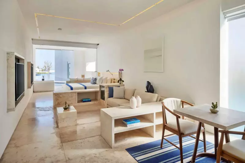  Junior Pool Suite