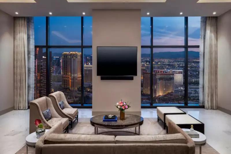 3 Bedroom Strip View Entertainment Suite