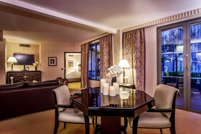  Monceau Apartment