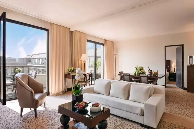Eiffel Apartment