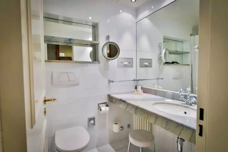 Small Grandlit Room