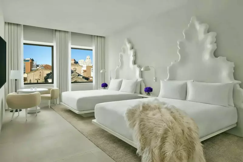 Premier Plaza Descalzas View Room