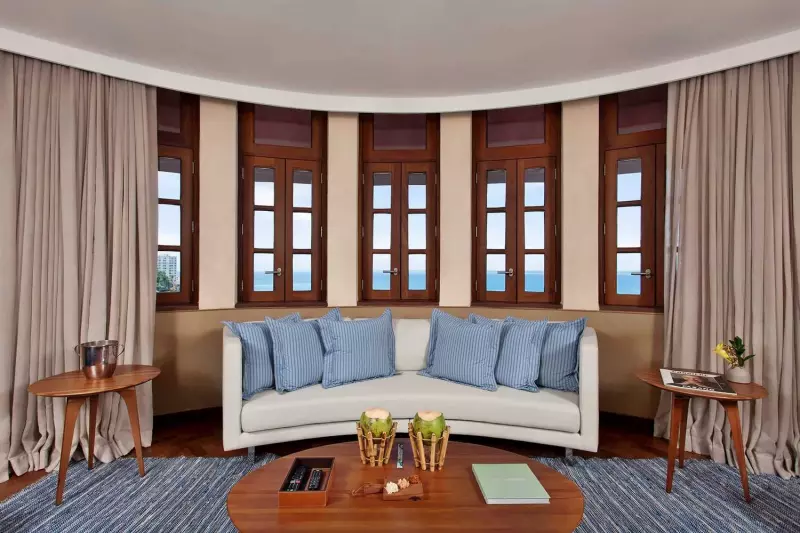 Deluxe Oceanfront Suite