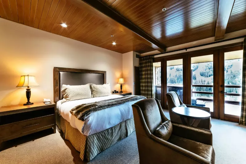 Mountain View Luxury Corner Suite
