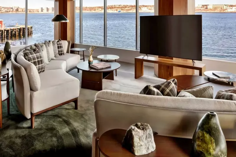 Watch Presidential Water View Suite