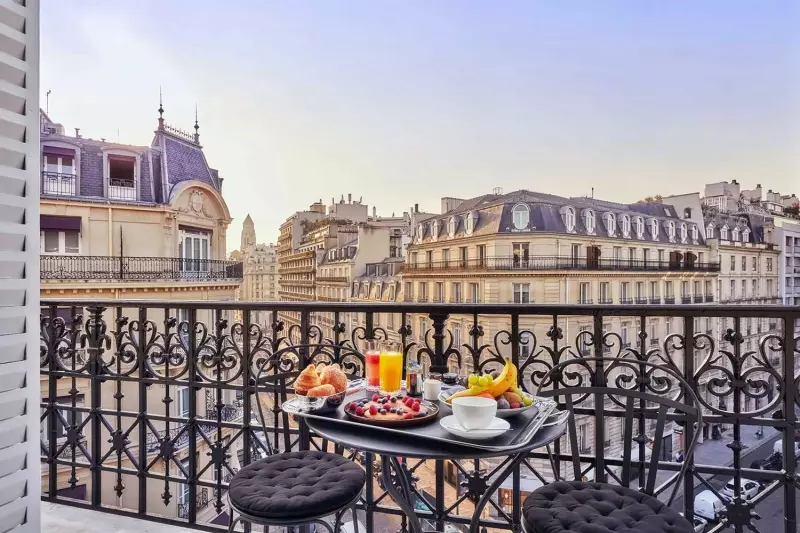 Executive Balcony Eiffel Tower View Room