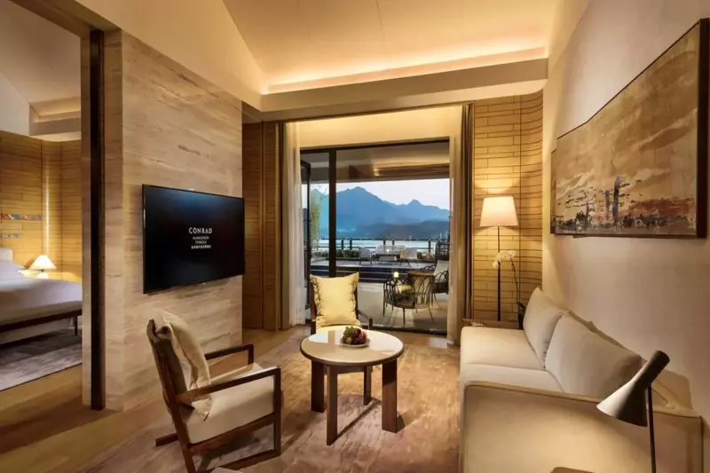Deluxe Lake View Suite