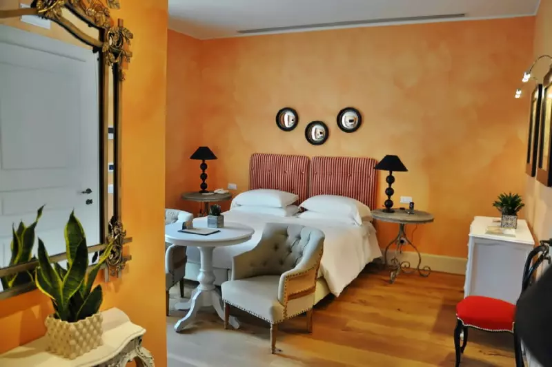 Tuscan Pool Suite
