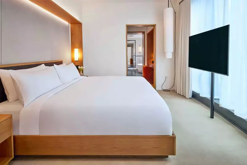 Corner Suite 