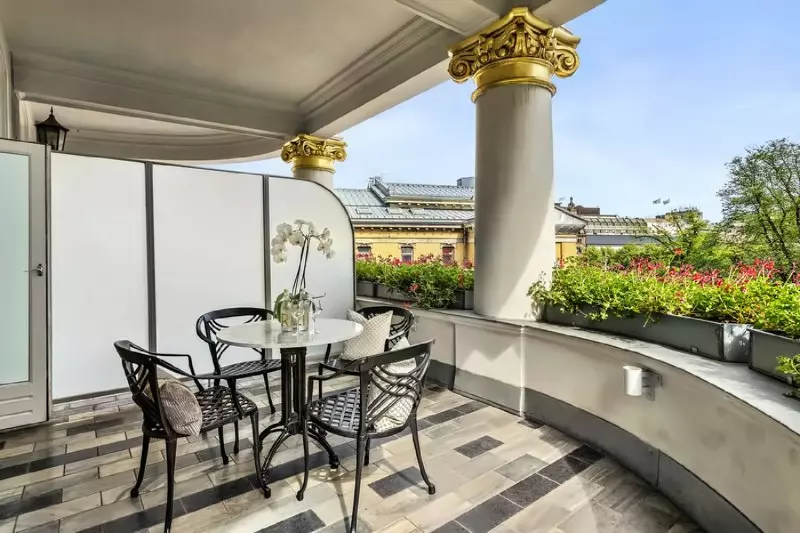 Junior Corner Balcony Suite