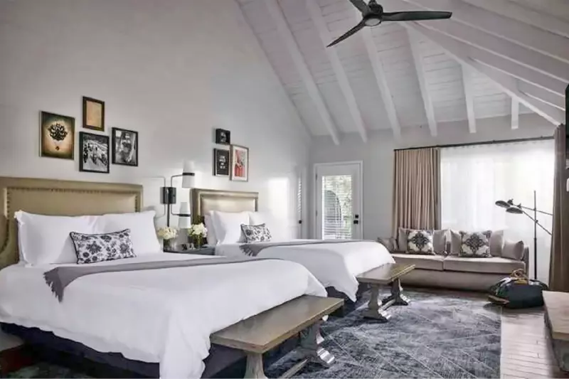 Vintage Estate Room