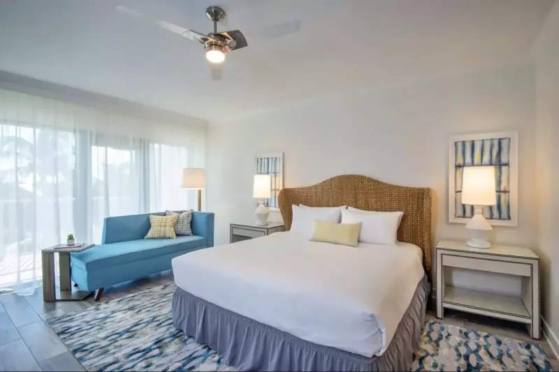 Island View Palm Suite