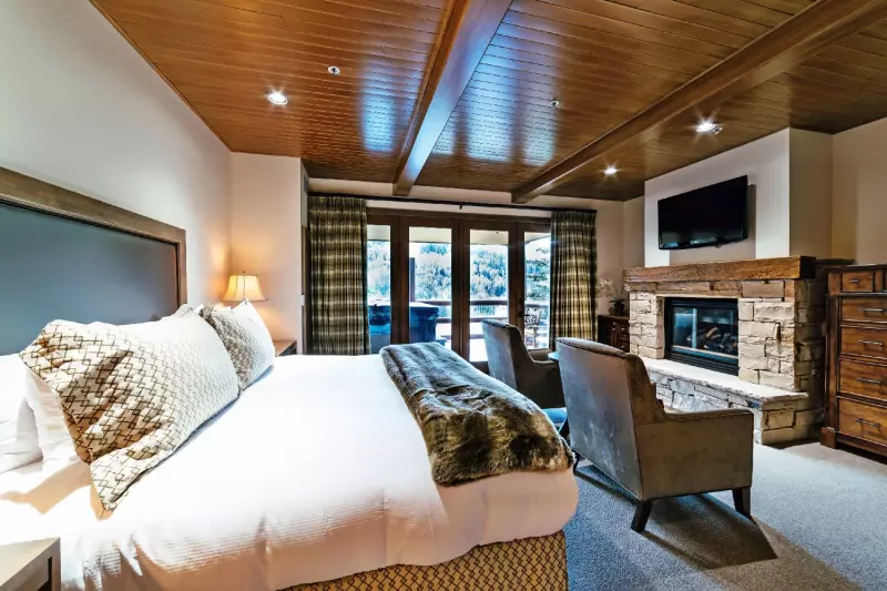 4 Bedroom Luxury Corner Hot Tub Suite 