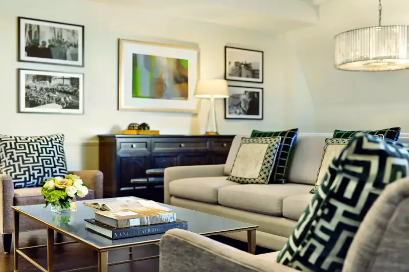 Charles De Gaulle Suite