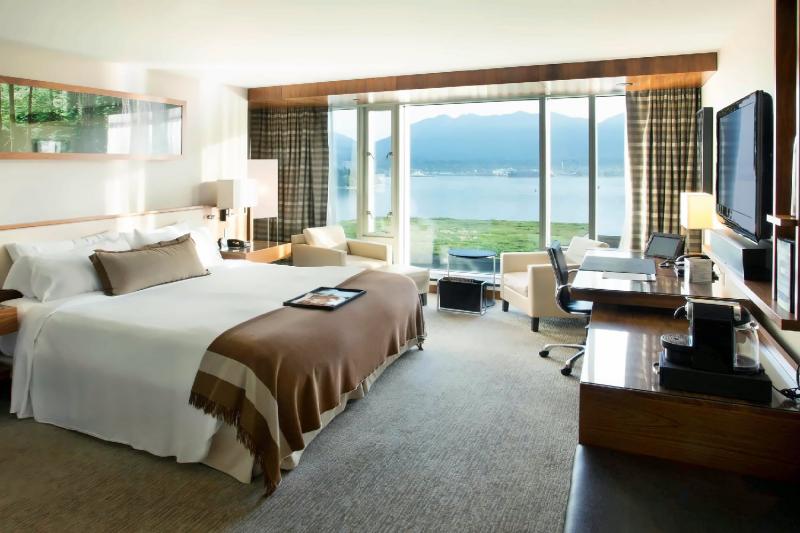 Signature Harbour Mountain View Room