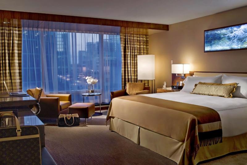 Deluxe Pool View Room