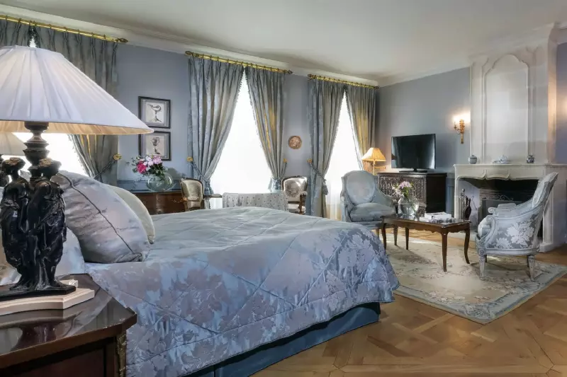 Honeymoon Suite