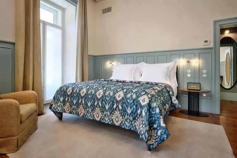 Classic Chiado Corner Room 