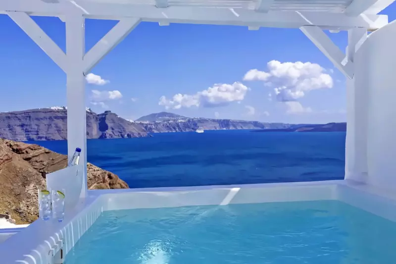 Honeymoon Pool Suite