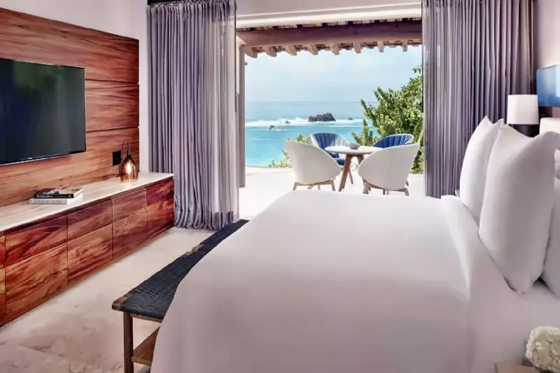 Oceanfront Pool Suite