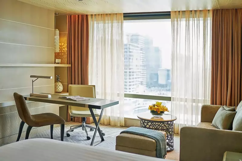 Deluxe High Street View Room