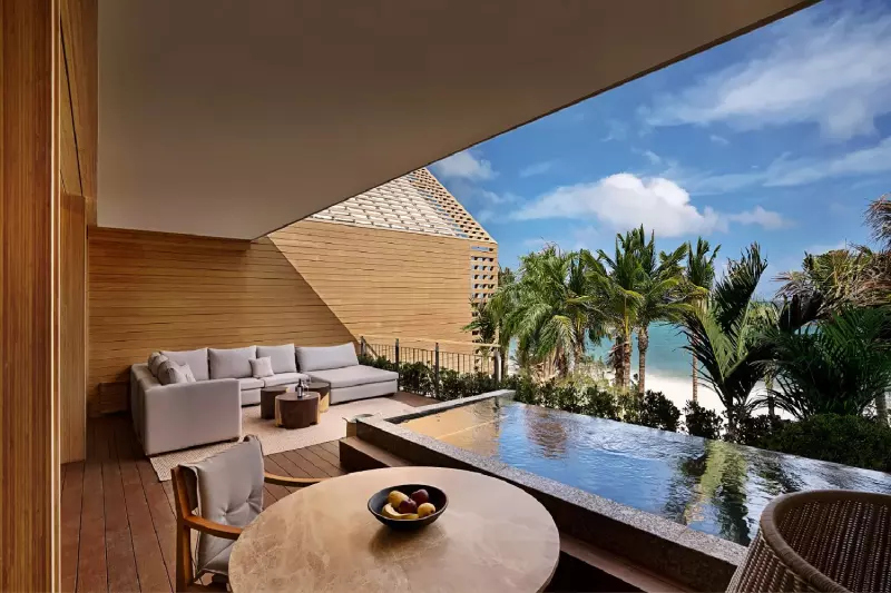 Oceanfront Veranda Pool Suite