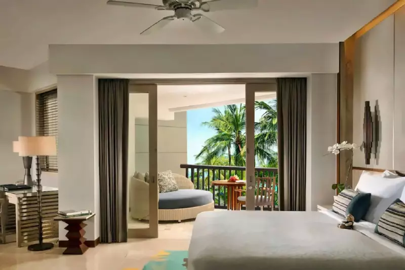 Deluxe Pool View Room